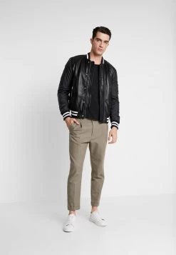 Pier One -Pier One 414e0ae9c5ac4336bb796ee37bafebed