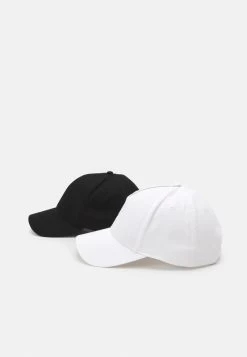 Pier One UNISEX 2 PACK - Cap - Black/white 8 Pier One UNISEX 2 PACK - Cap - Black/white -Pier One ca248325deac4f01afb539b5660c2a9a