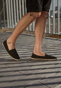 Pier One RENA ESPADRILLE UNISEX - Espadrille - Black -Pier One cb806f944ebf47a1be125d225ca7178e