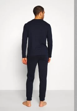 Pier One Nachtwäsche Set - Dark Blue 8 Pier One Nachtwäsche Set - Dark Blue -Pier One d2155d22916948b49818622d9319b04d