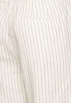 Pier One LINEN BLEND DRAWCORD SHORTS - Shorts - Off-white -Pier One f49c7de0cfa048f4bc002dc26d1abcb2